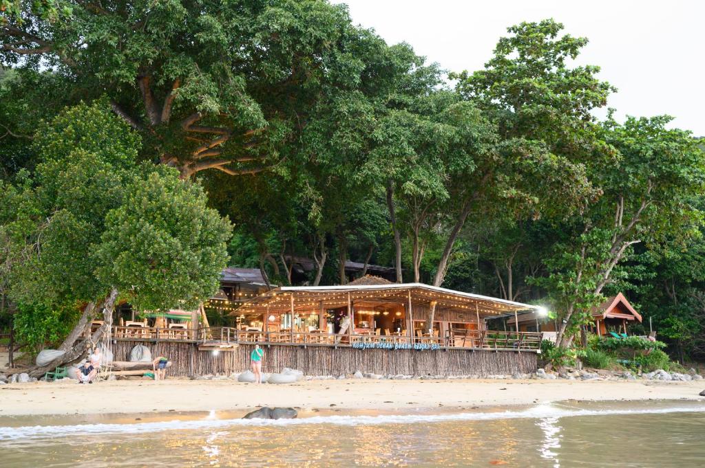 koh-jum-ocean-beach