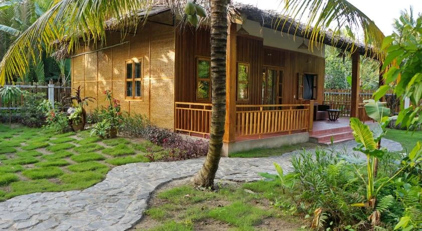 Coco Riverside Lodge