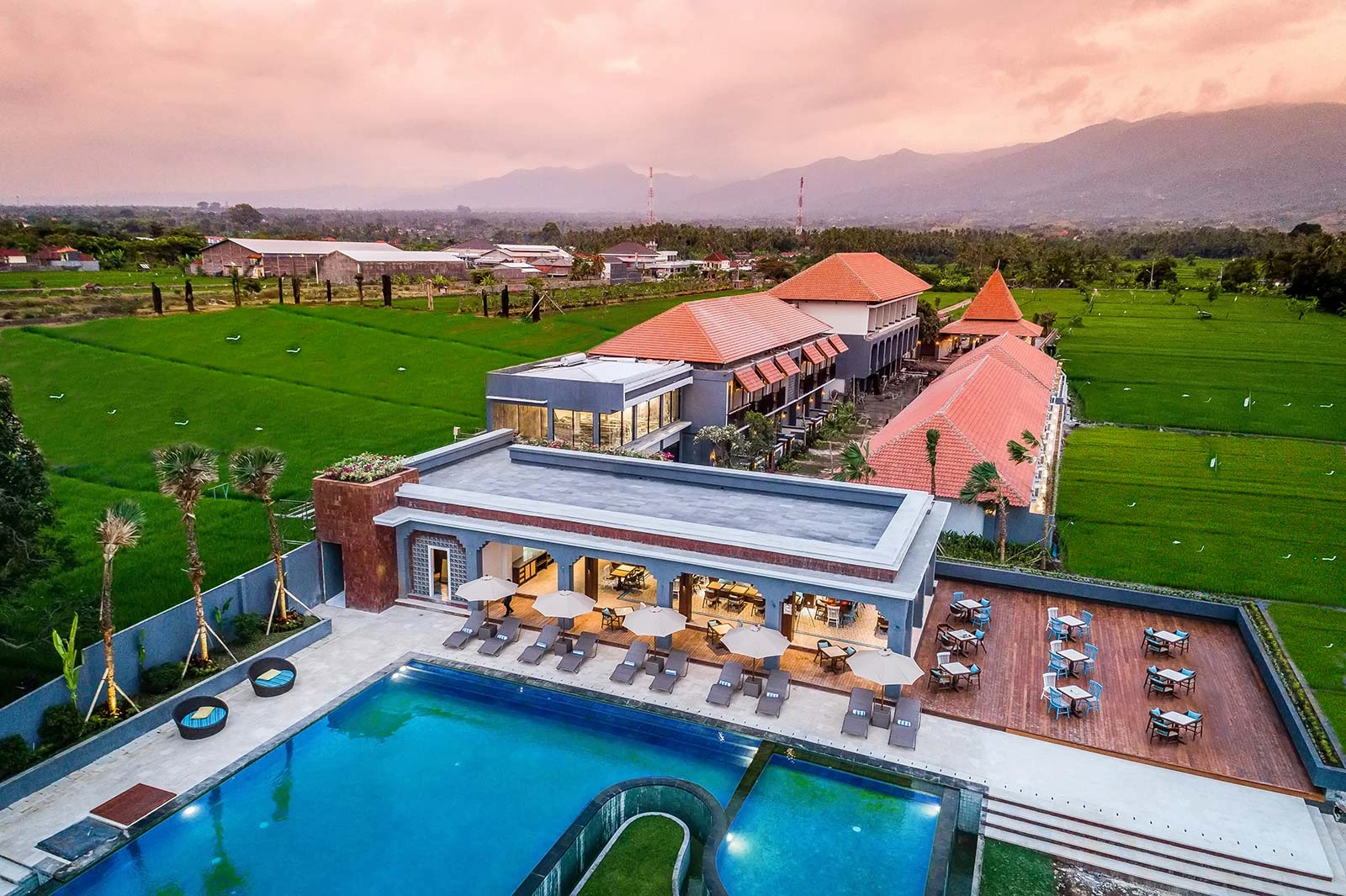 Lovina Beach Club & Resort