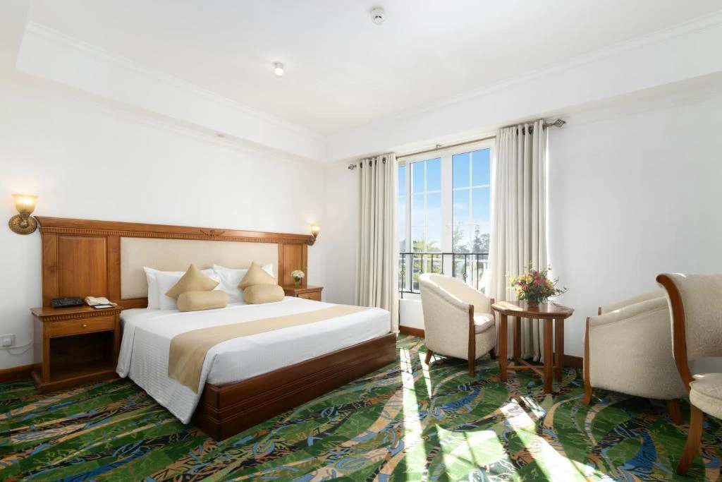 Araliya Green Hills Hotel