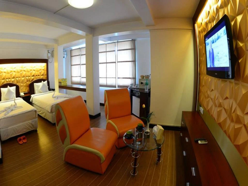 Clover Hotel (Wingaba)