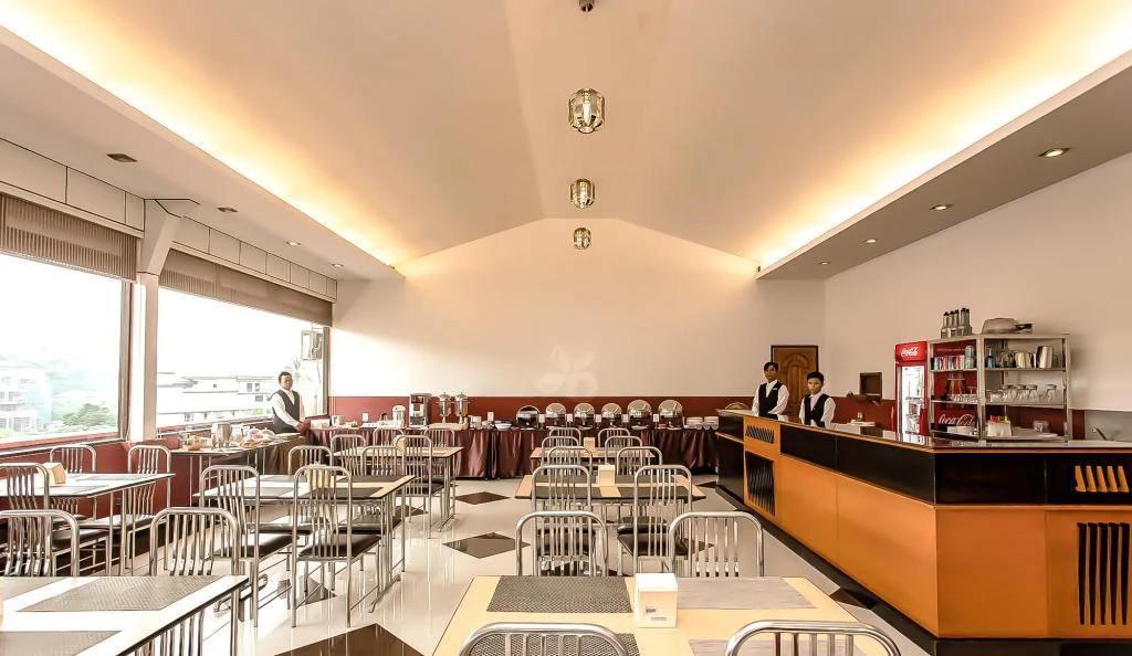 Clover Hotel (Wingaba)