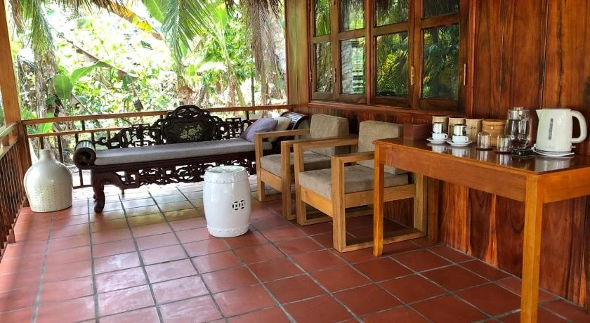 Coco Riverside Lodge