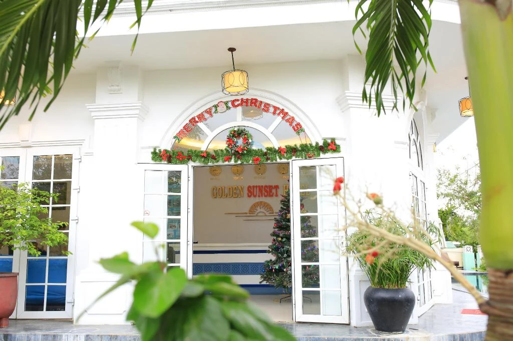 Golden Sunset Hotel