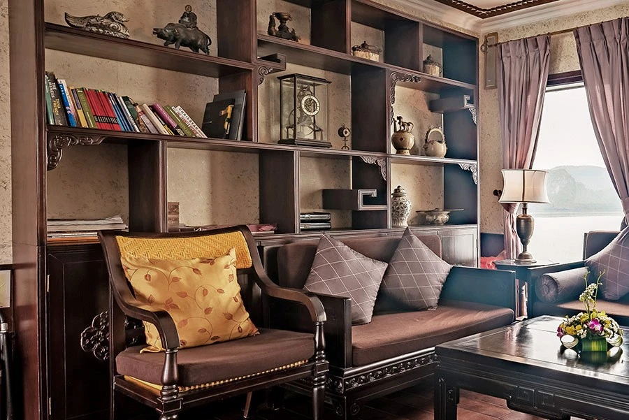 Heritage Line Violet Cruise