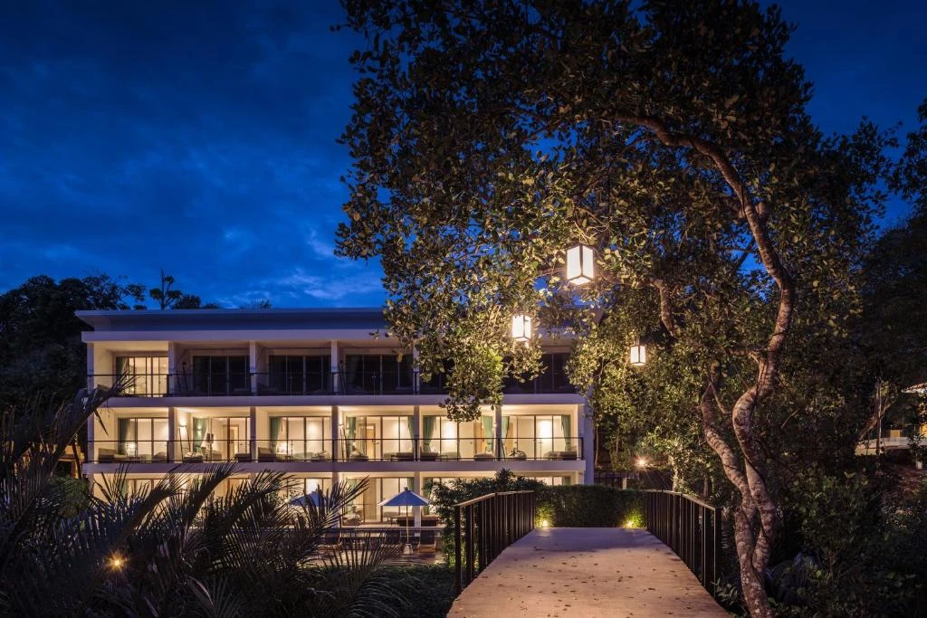 Moonlight Exotic Bay