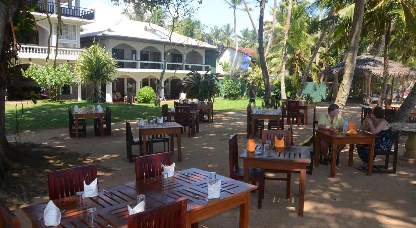 Sri Gemunu Beach Hotel