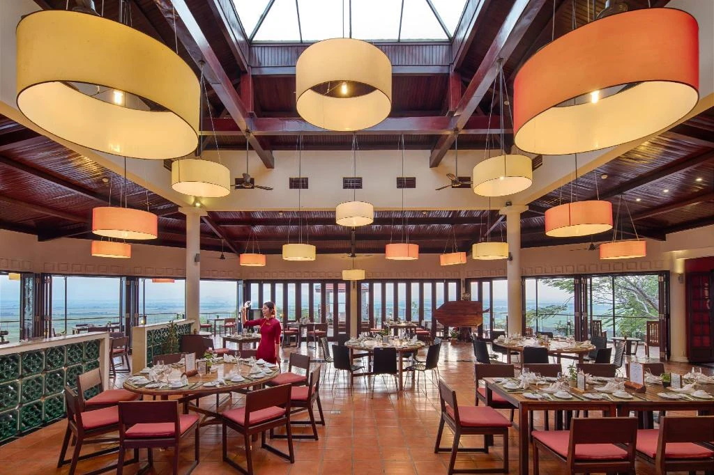 Victoria Nui Sam Lodge