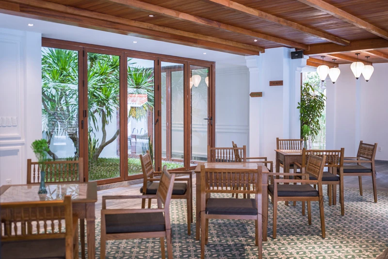 Vinh Hung Old Town Hotel