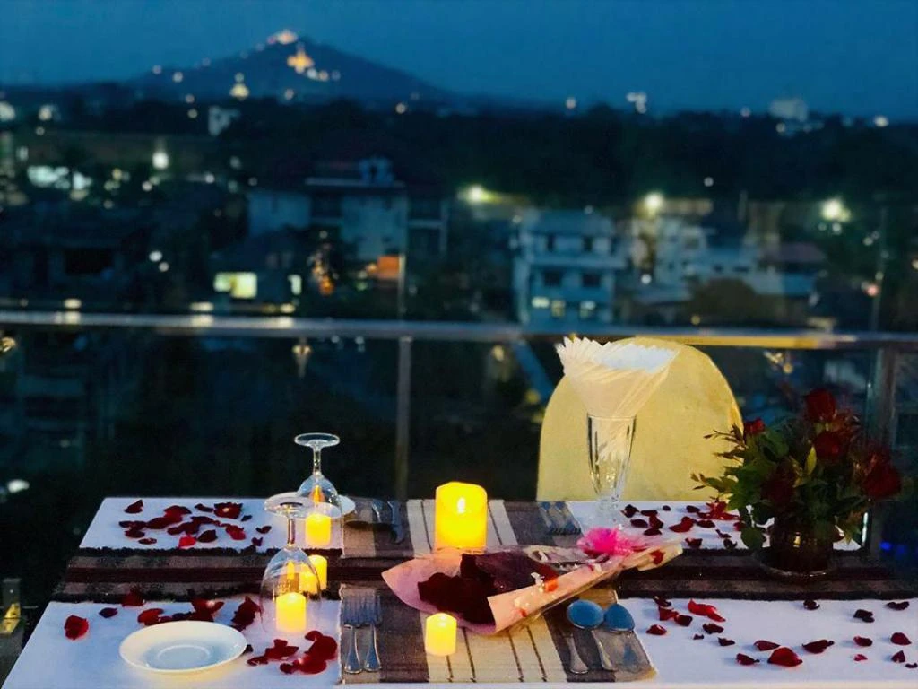 Yadanarpon Dynasty Hotel