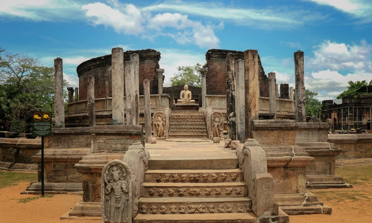 Sri Lankas natürliche Schätze und faszinierende Kultur mit Badeurlaub in Induruwa