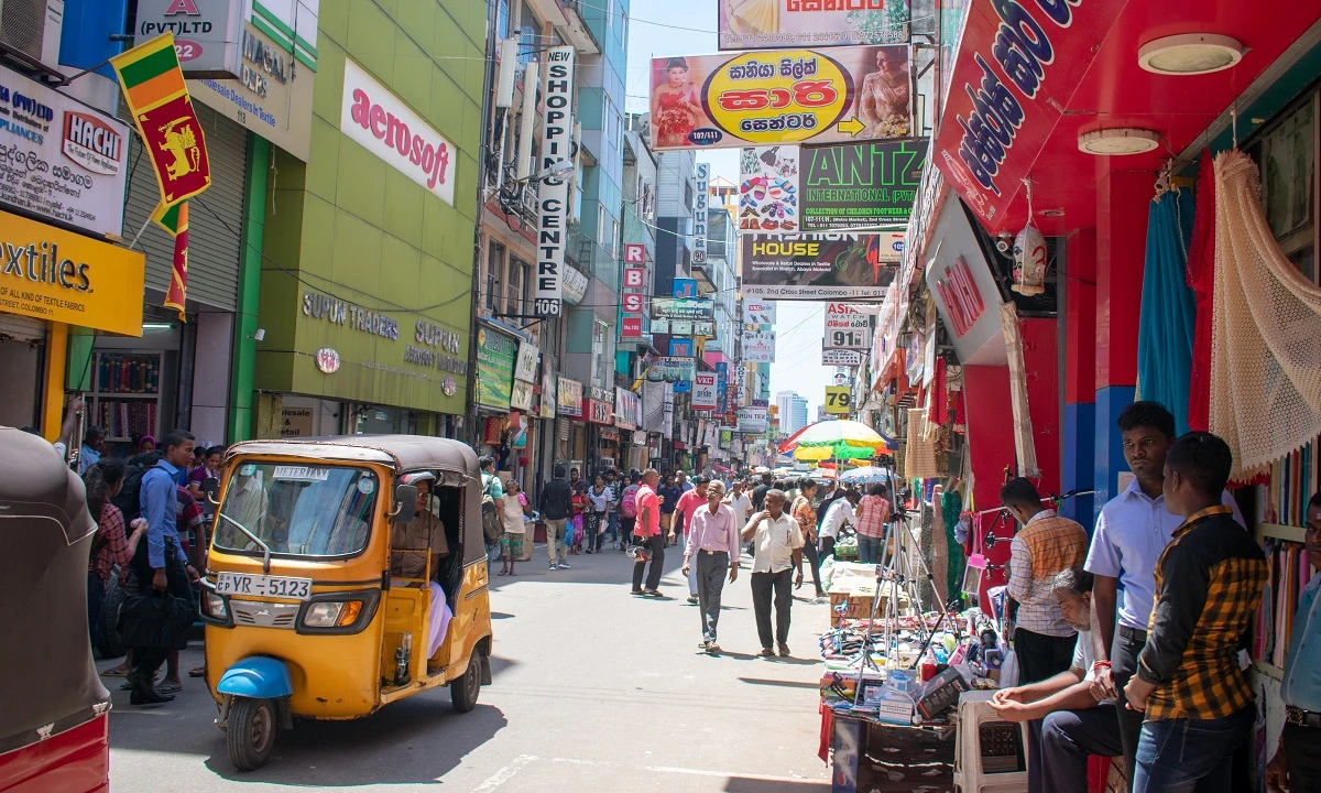 Sommerreise Sri Lanka mit Zugfahrt und Badeurlaub an der Ostküste Sri Lankas oder den Malediven