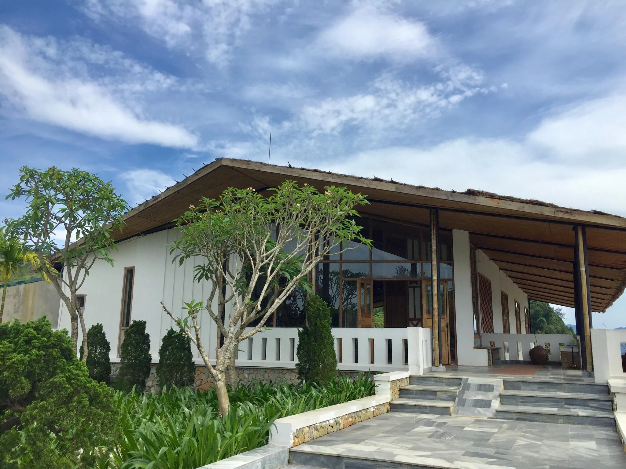 Mit dem Fahrrad durch das ursprüngliche Mai Chau Tal