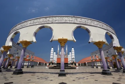 Bewundern Sie mayestätische Tempel