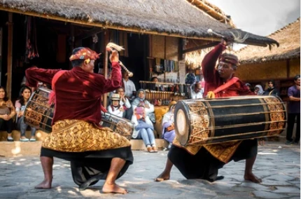 Entspannen am kilometerlangen Sandstrand von Senggigi