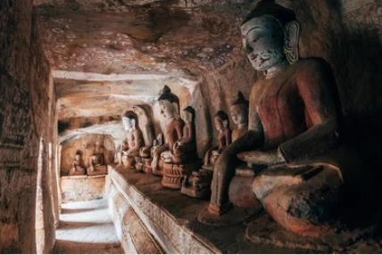 Wandern Sie durch die außergewöhnlichen Höhlen von  Po Win Taung