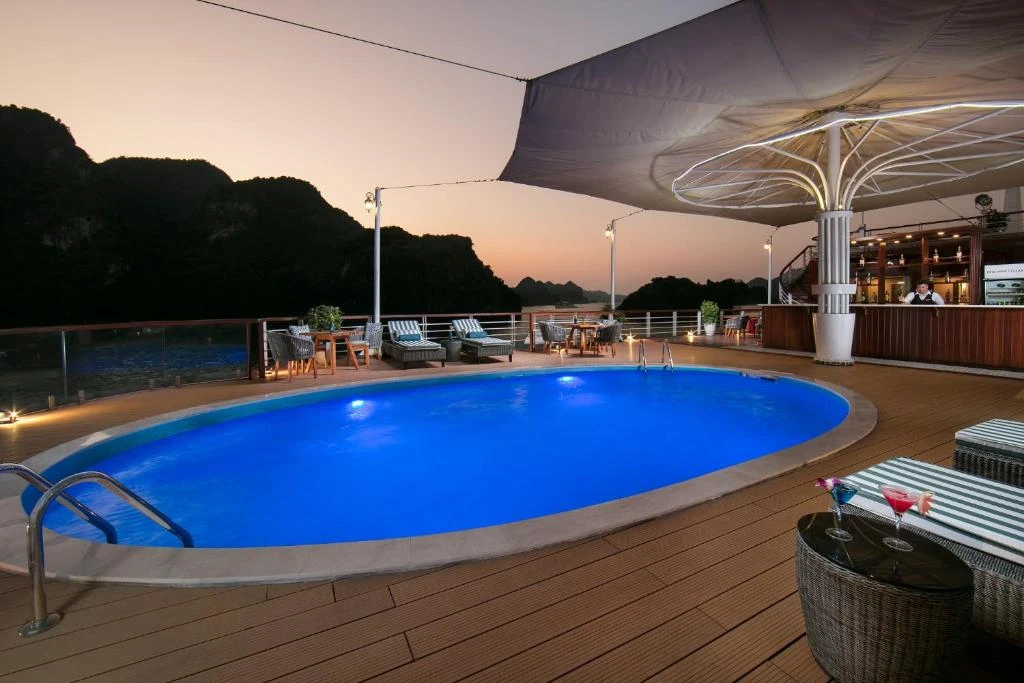 Heritage Cruises Binh Chuan