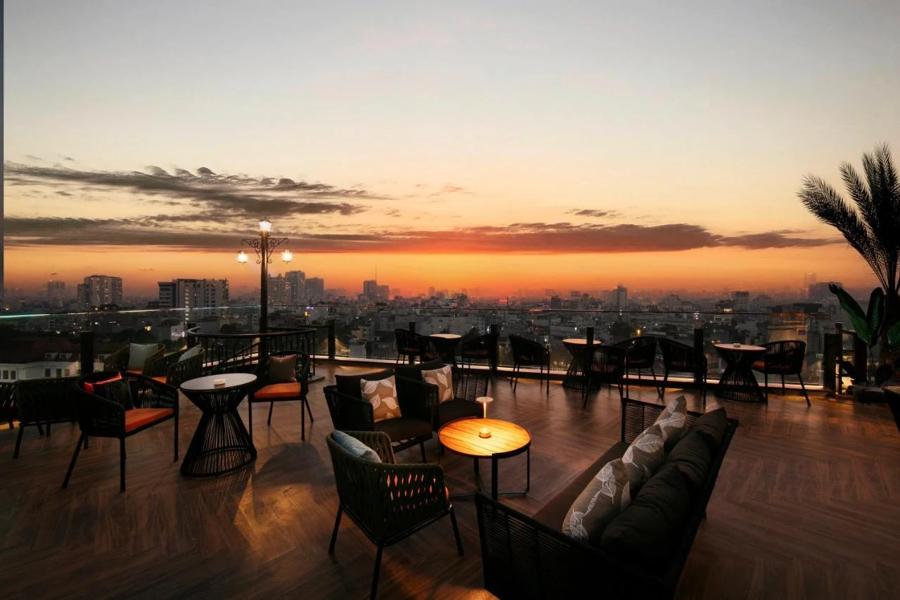 May De Ville Corner Hotel