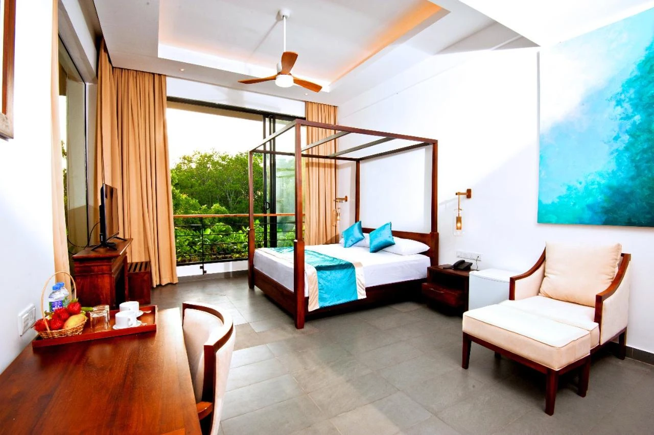 The Lake Forest Hotel